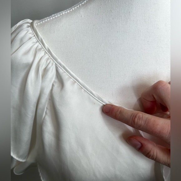 Flowy White Blouse - Picture 4 of 7